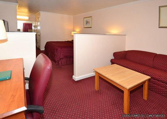 Quality Inn & Suites Gilroy Room photo